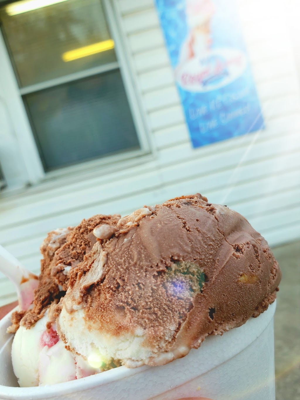 A&Ls Royal Scoop | 691 River Rd E, Wasaga Beach, ON L9Z 2M3, Canada | Phone: (416) 315-0286