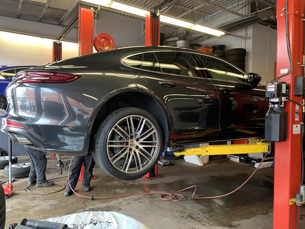 Oakville Auto Centre | 210 North Service Rd W, Oakville, ON L6M 2Y2, Canada | Phone: (905) 842-5678