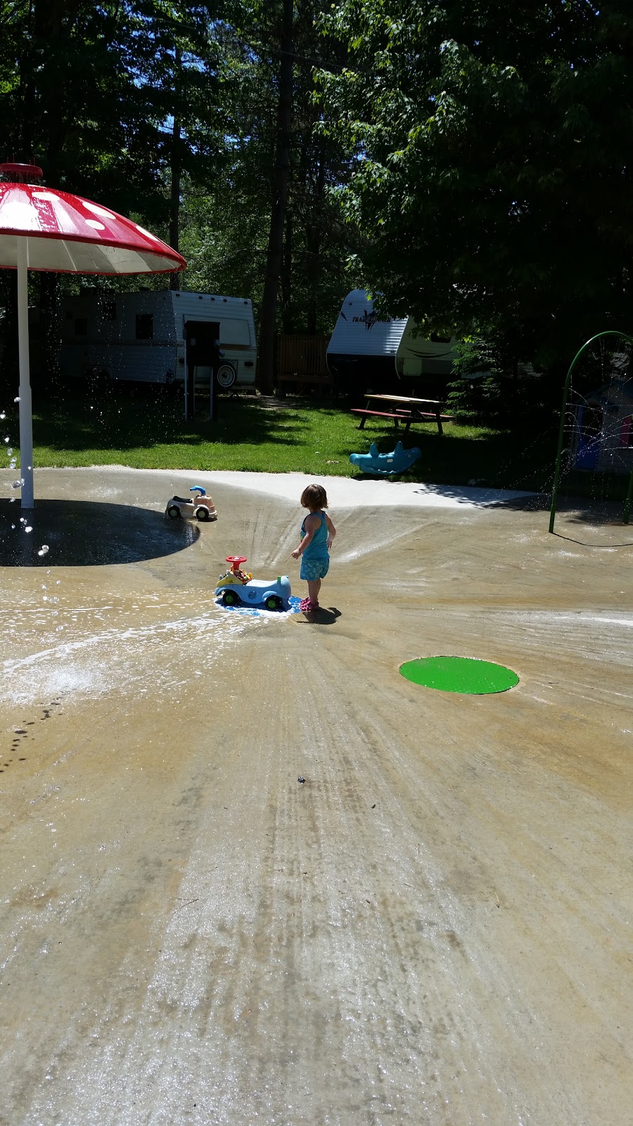Camping Paradis | 4304 Champlain Rd, Bourget, ON K0A 1E0, Canada | Phone: (613) 487-3394