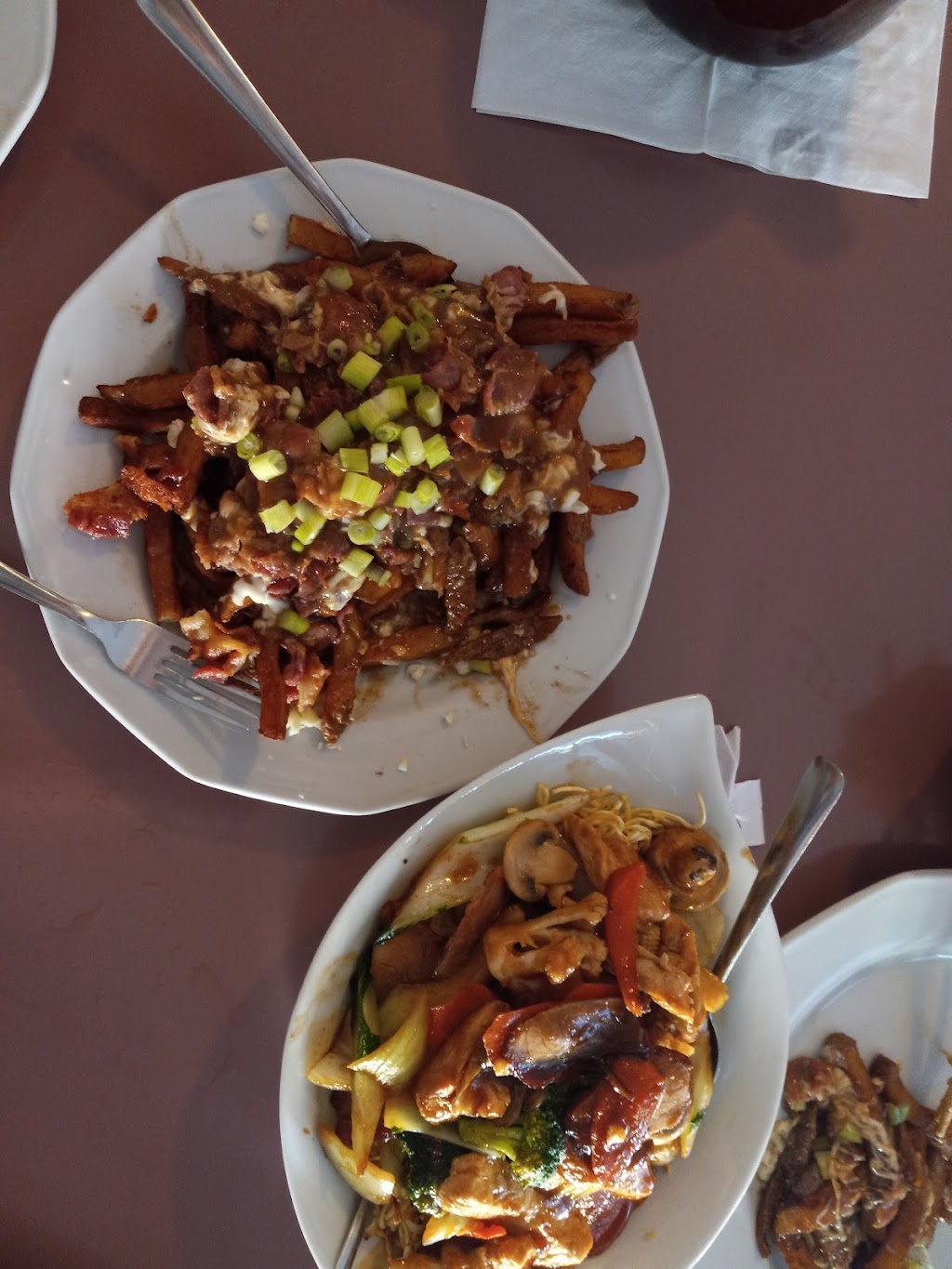 M E Cafe & Lounge | 329 Hwy Avenue N, Picture Butte, AB T0K 1V0, Canada | Phone: (403) 732-4383