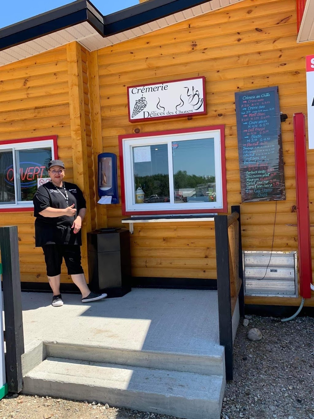 Bistro des Chutes | 571 Chem. du Progrès, Chute-Saint-Philippe, QC J0W 1A0, Canada | Phone: (819) 387-8025