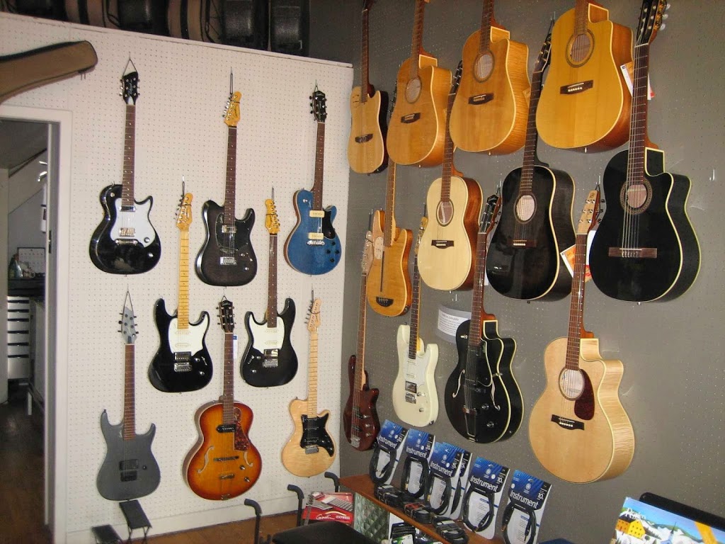 Metro Music | 695 Bank St, Ottawa, ON K1S 3T8, Canada | Phone: (613) 233-9688