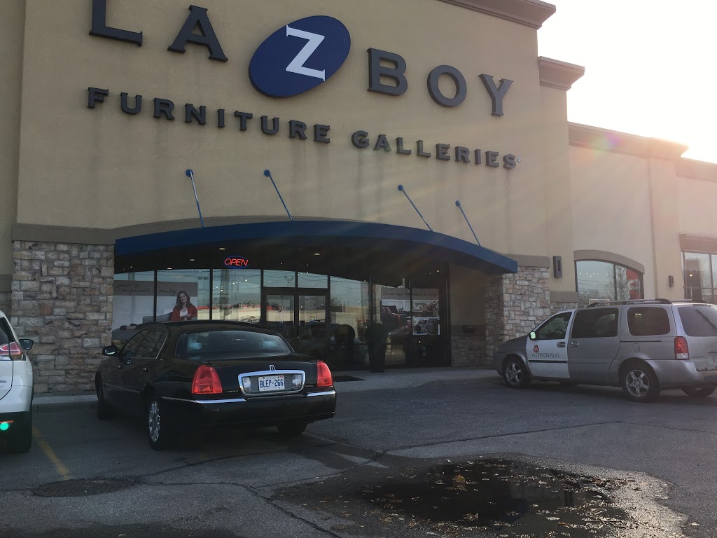 La-Z-Boy Furniture Galleries | 1611 The Queensway, Etobicoke, ON M8Z 1T8, Canada | Phone: (416) 253-0555