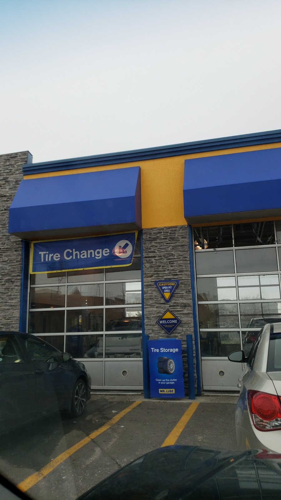 Mr. Lube | 4926 Tomken Rd, Mississauga, ON L4W 1J8, Canada | Phone: (905) 614-1144