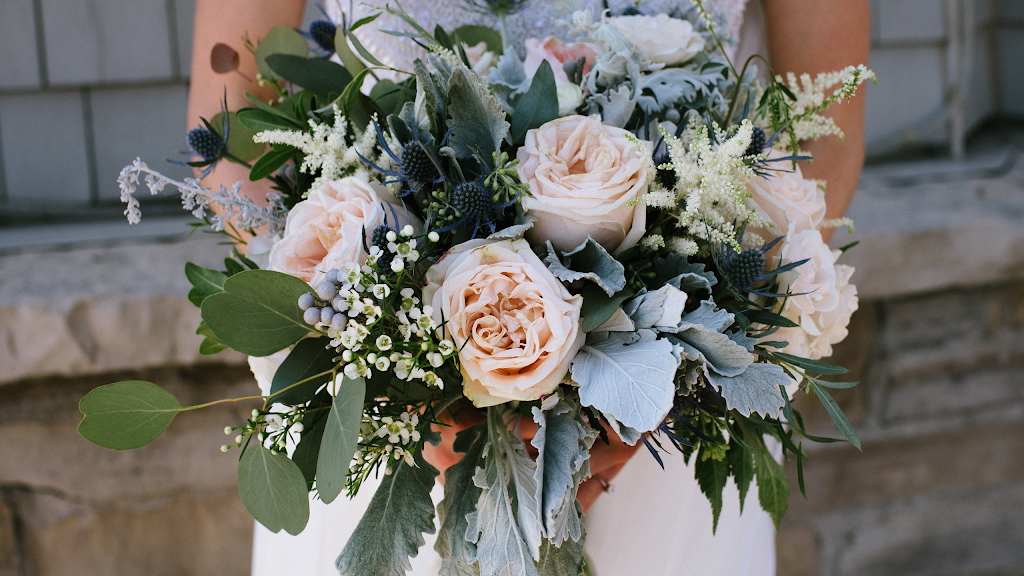 Luda Flower Salon | 130 Hollidge Blvd #1, Aurora, ON L4G 8A3, Canada | Phone: (905) 751-1000
