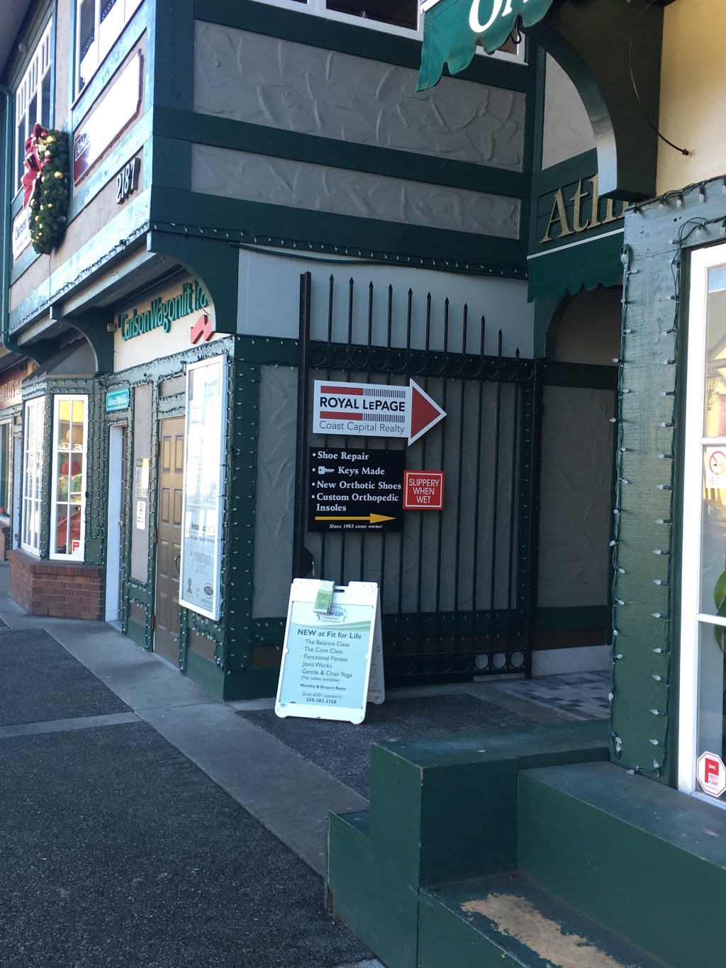 Properties In Victoria Professionals - The Real Estate Team You  | 2541 Estevan Ave, Victoria, BC V8R 2S6, Canada | Phone: (250) 920-7000