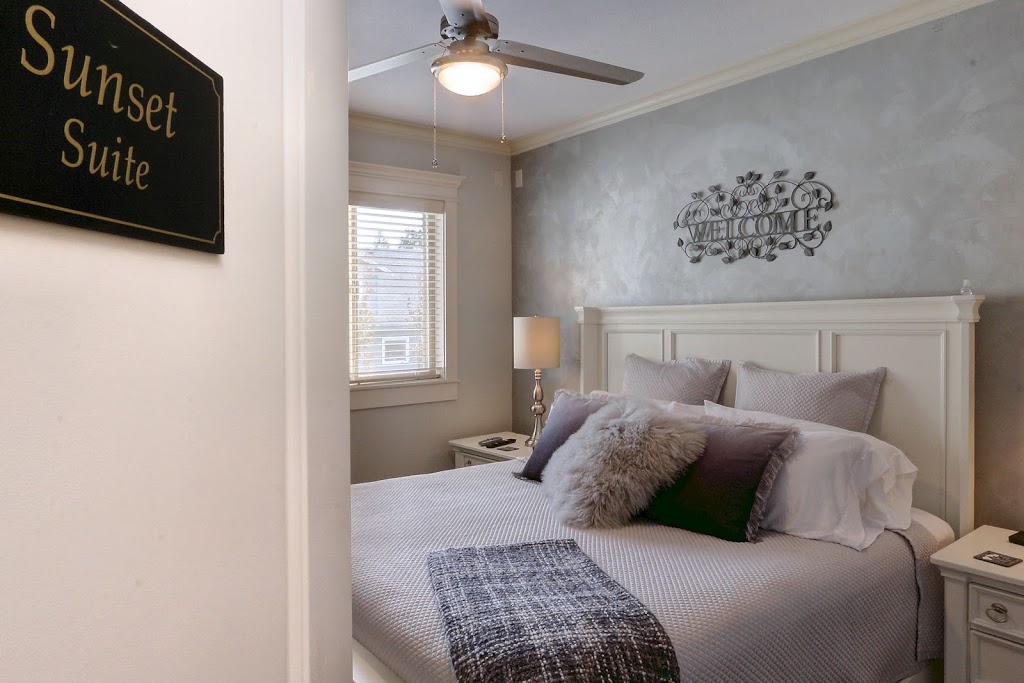 Ogopogo Bed and Breakfast | 845 Manhattan Dr, Kelowna, BC V1Y 1H6, Canada | Phone: (250) 762-7624