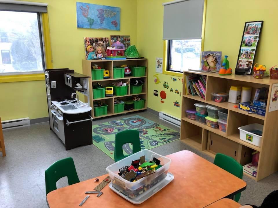Educational Center Mains Dans La Main | 4785 Rue de Salaberry, Montréal, QC H4J 1H7, Canada | Phone: (514) 677-8652