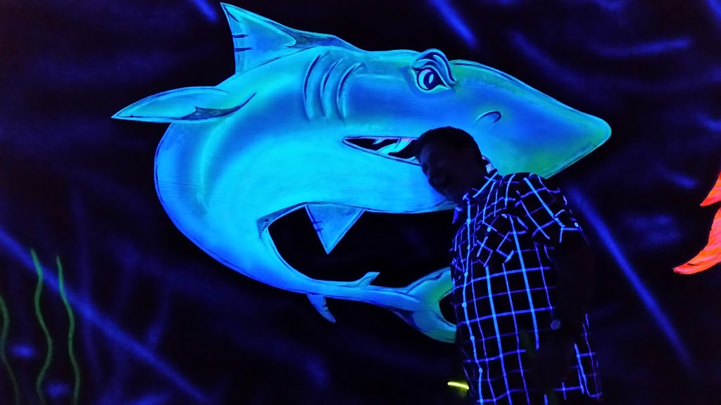 Glo Golf Aventures Mini-golf Intérieur | 73 Rue Saint-Marc, Coaticook, QC J1A 2M2, Canada | Phone: (819) 849-9979