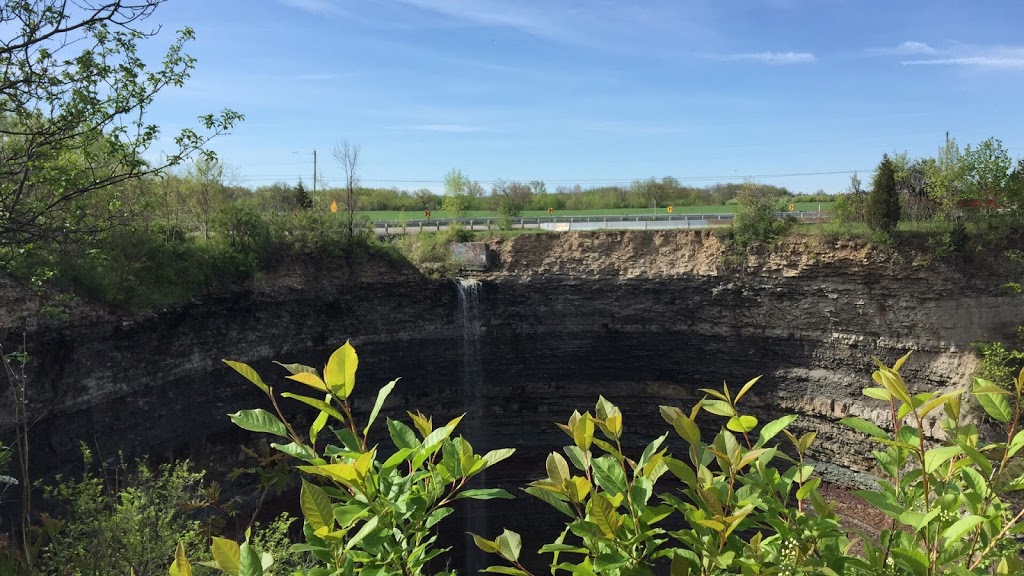 Devils Punchbowl Parking Lot | 204 Ridge Rd, Stoney Creek, ON L8J 2W1, Canada