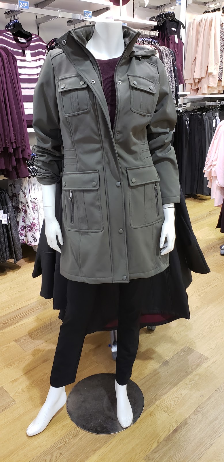 Rickis | Georgian Mall, 509 Bayfield St, Barrie, ON L4M 4Z8, Canada | Phone: (705) 726-4888