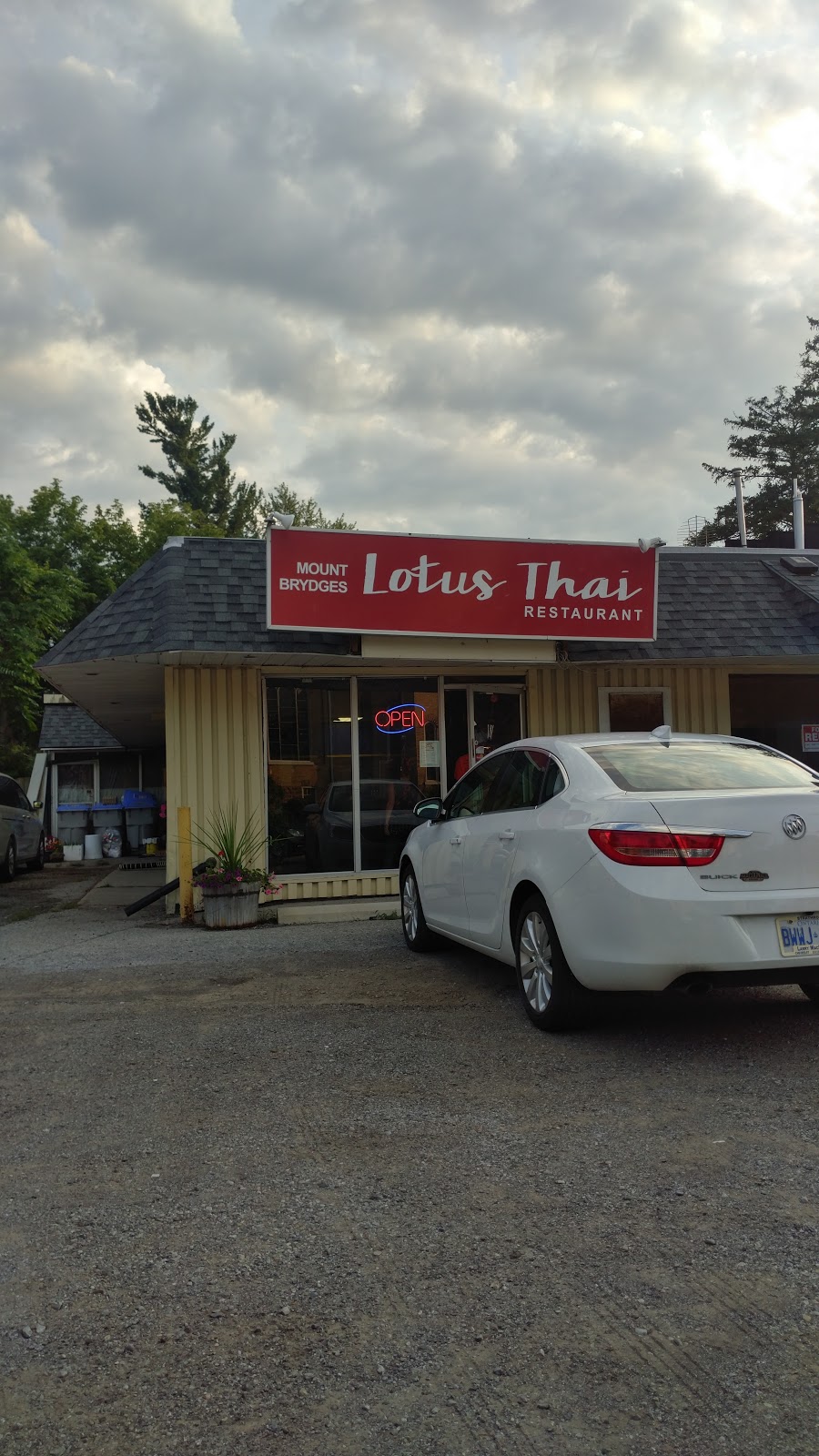 Mount Brydges Lotus Thai Restaurant | 22527 Adelaide Rd, Mount Brydges, ON N0L 1W0, Canada | Phone: (519) 852-9424