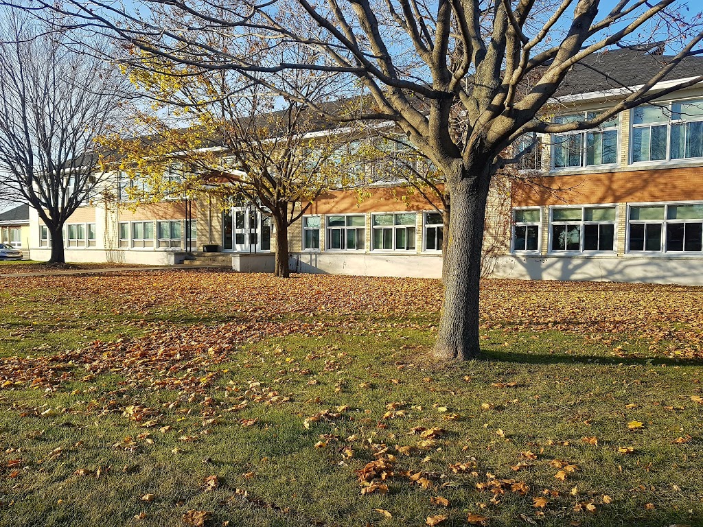 Primary School Les Quatre-Vents | 41 Rue Tanguay, Québec, QC G1E 6A3, Canada | Phone: (418) 821-4883