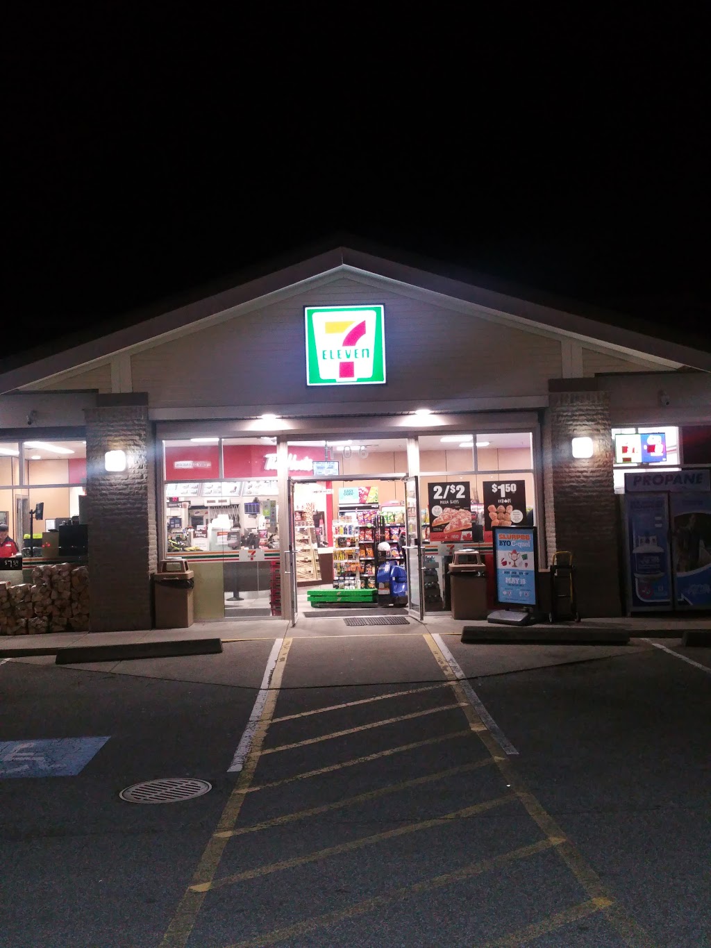 7-Eleven | 106 W Queens St, North Vancouver, BC V7N 2K3, Canada | Phone: (604) 985-5493