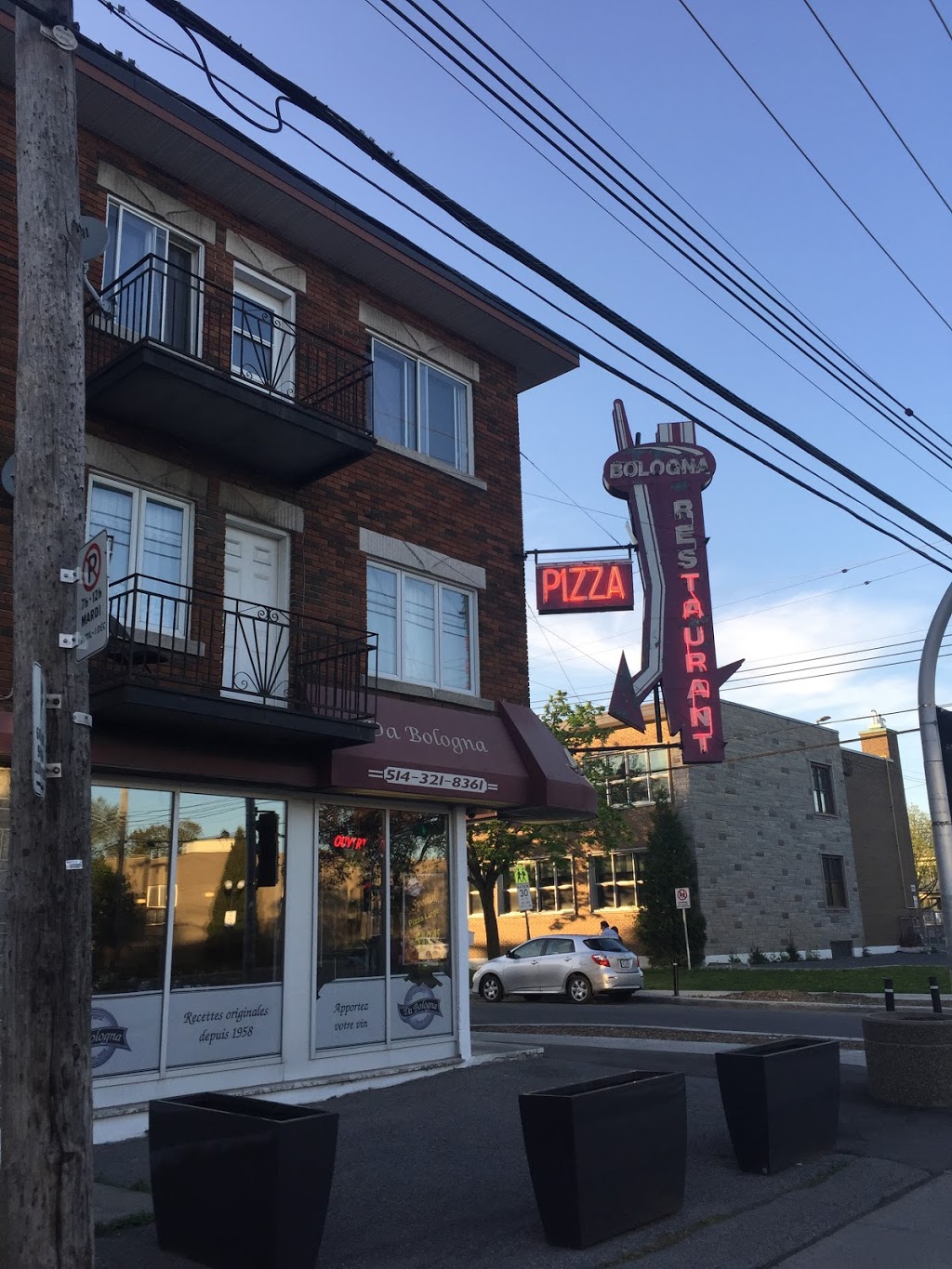 Da Bologna Restaurant Pizzeria | 5185 Rue de Charleroi, Montréal-Nord, QC H1G 3A2, Canada | Phone: (514) 321-8361