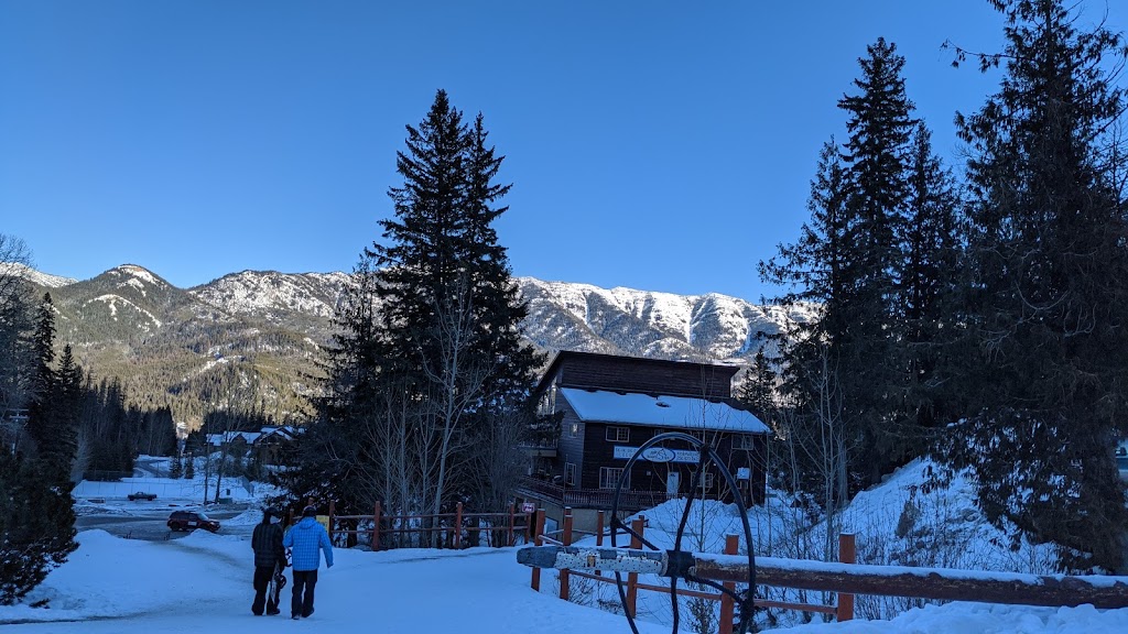 Fernie Slopeside Lodge | 5368-B Fernie Ski Hill Rd, Fernie, BC V0B 1M6, Canada | Phone: (250) 423-2423