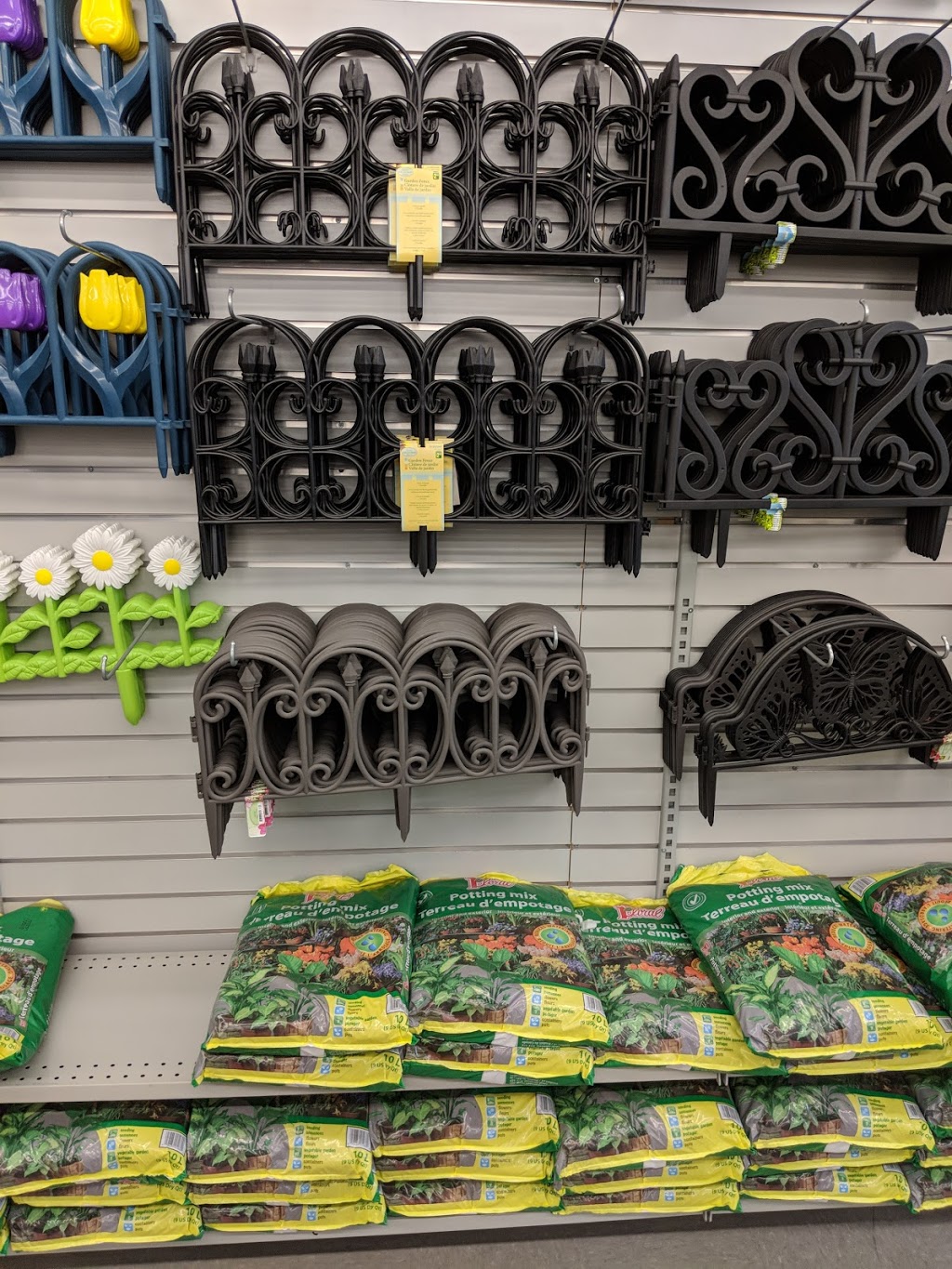 Dollarama | 306 Boulevard Lorrain, Gatineau, QC J8R 1P7, Canada | Phone: (819) 669-0767