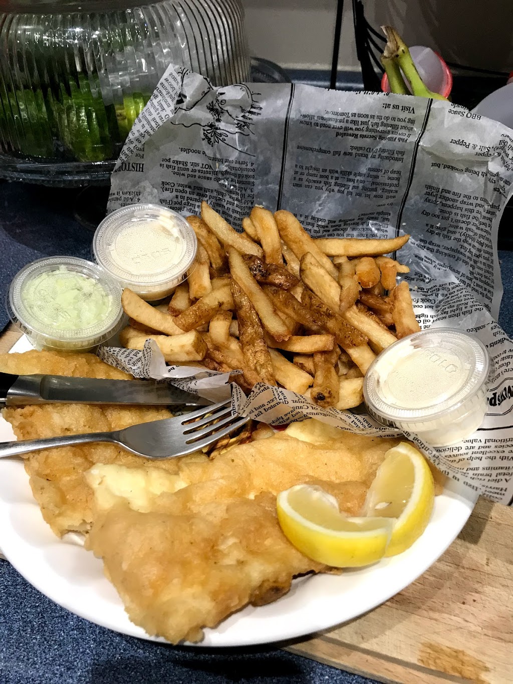 Js Fish & Chips | 17205 Leslie St #2, Newmarket, ON L3Y 8Y8, Canada | Phone: (905) 235-2600