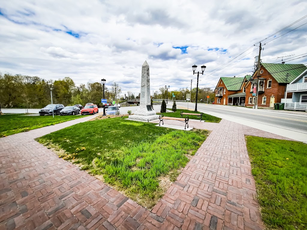 Square du souvenir | 1 Rue Principale, Bedford, QC J0J 1A0, Canada | Phone: (450) 248-2440