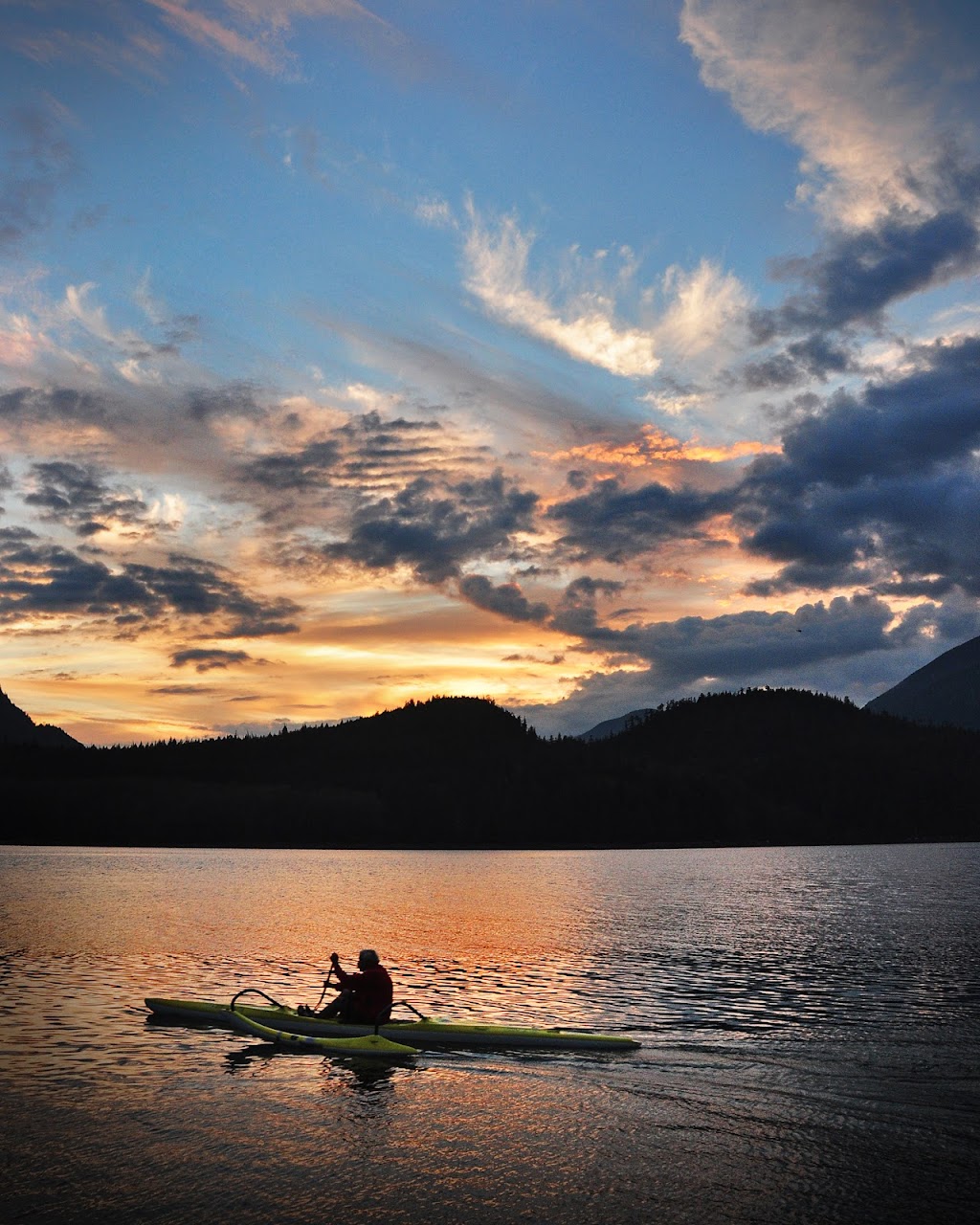 Knight Inlet Grizzly Bear viewing | The Coastal Waters of Southeast Alaska and, Mount Waddington A, BC, Canada | Phone: (250) 337-1953