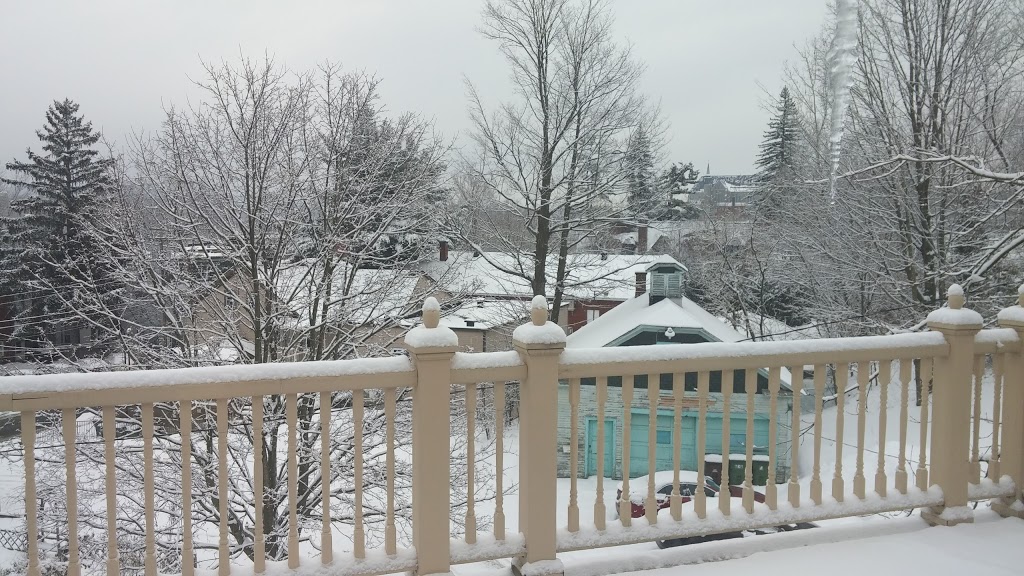 B&B Île de Garde | 576 Rue Prospect, Sherbrooke, QC J1H 1A8, Canada | Phone: (819) 346-0142
