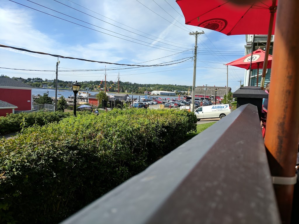 Salt Shaker Deli & Inn | 124 Montague St, Lunenburg, NS B0J 2C0, Canada | Phone: (902) 640-3434