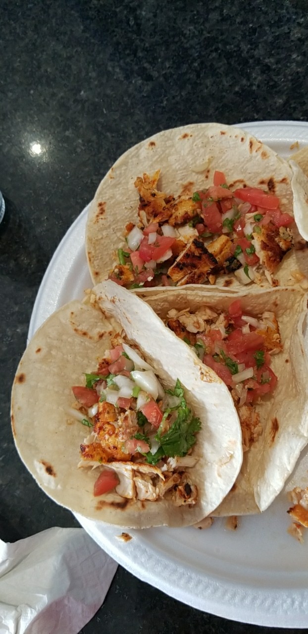 100% SALVADOREÑO Restaurant & Take out | 612 Trethewey Dr, North York, ON M6M 4C3, Canada | Phone: (416) 249-0305