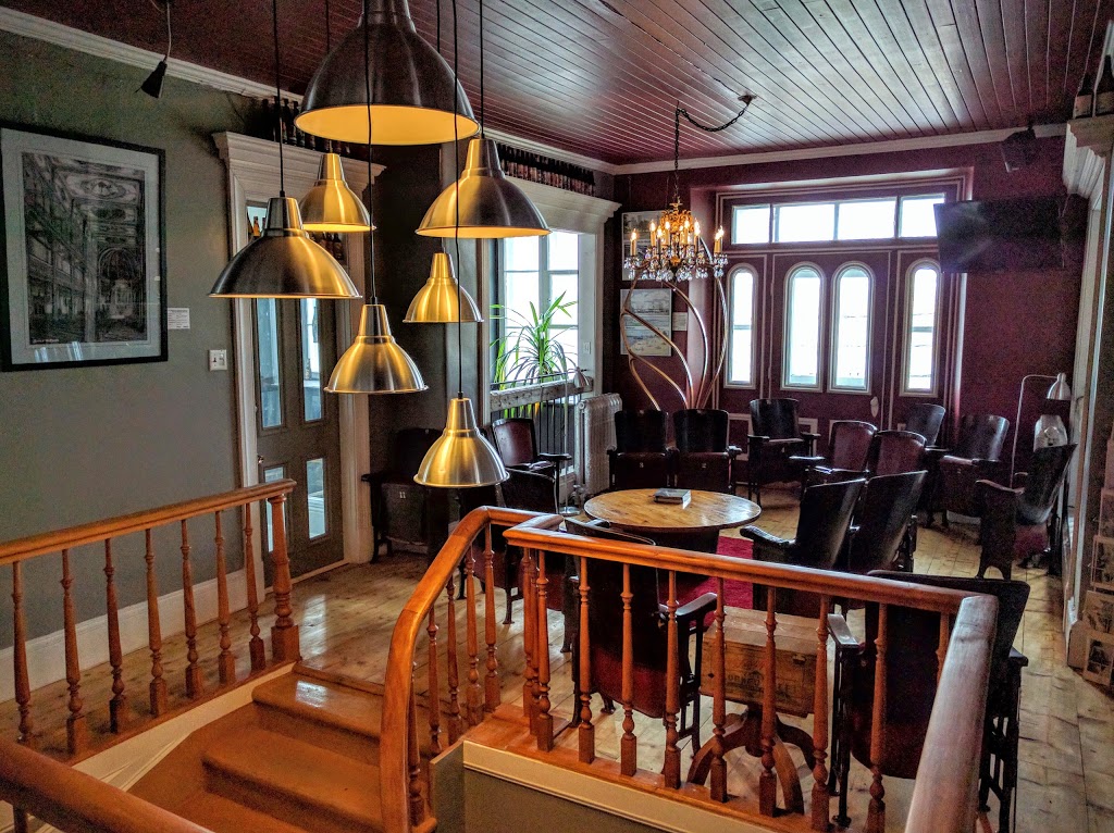 Le Presbytère | 1360 Rue Principale, Saint-Stanislas-de-Champlain, QC G0X 3E0, Canada | Phone: (418) 328-3371