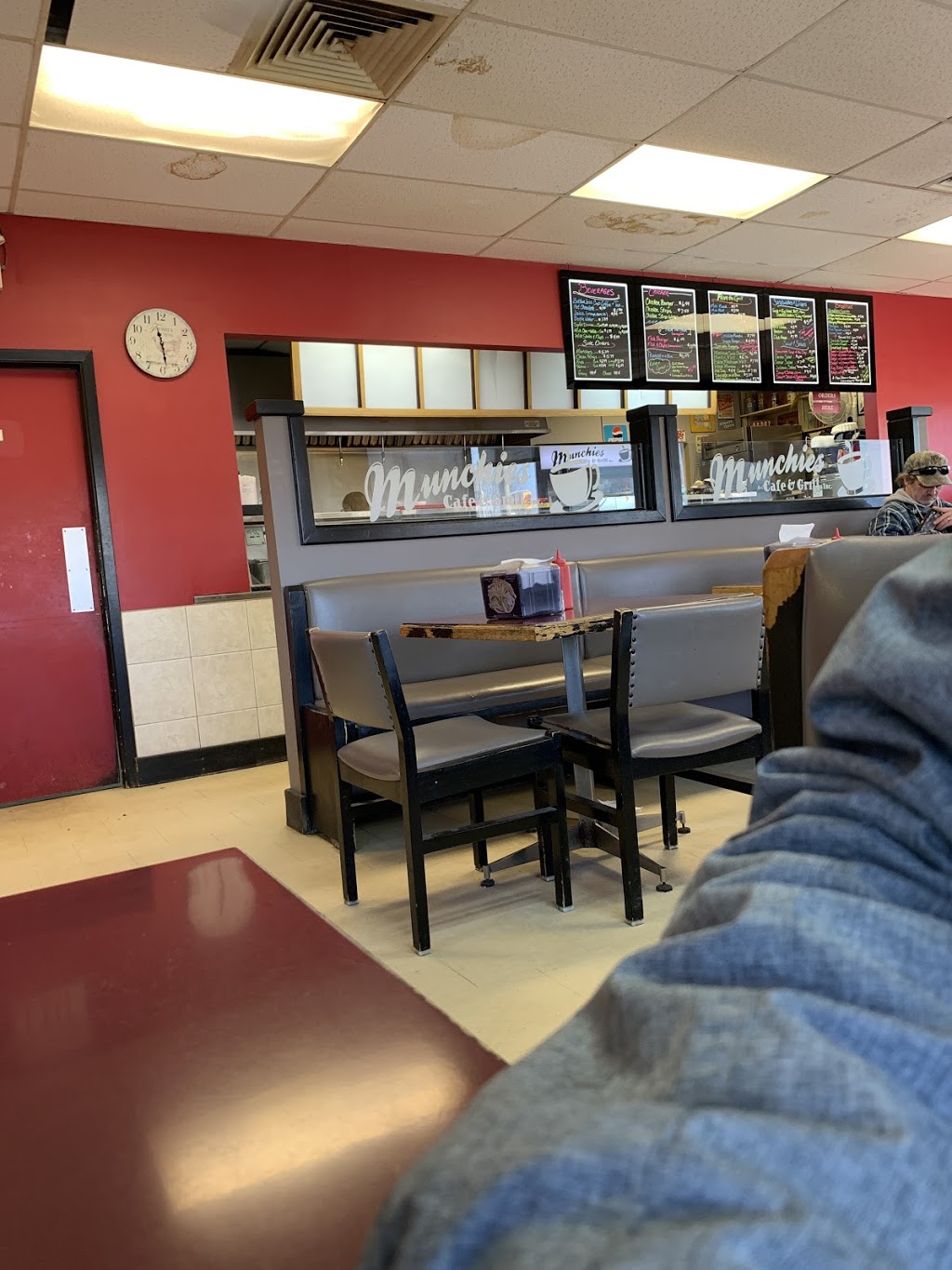 Munchies | 4206 Oil Heritage Rd, Petrolia, ON N0N 1R0, Canada | Phone: (519) 882-1000