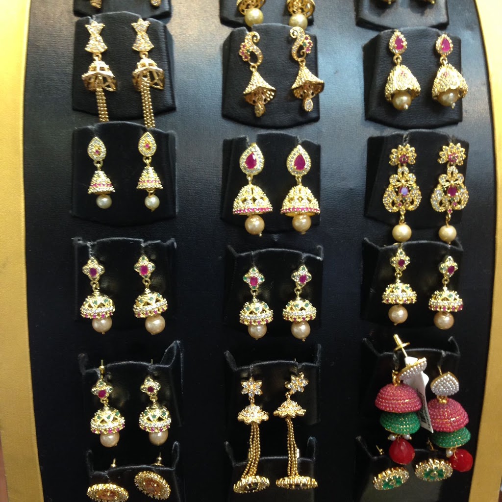 NEW ROYAL FASHIONS | 6055 Steeles Ave E UNIT: C127, Scarborough, ON M1X 0A7, Canada | Phone: (416) 519-1119