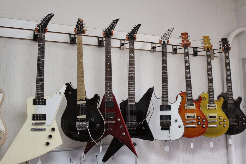 Junction Guitars | 2776 Dundas St W, Toronto, ON M6P 1Y3, Canada | Phone: (416) 761-0056