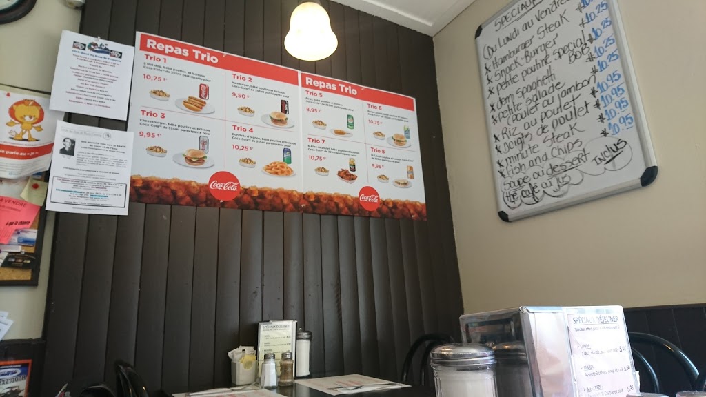 Resto Chez Bob | 168 Rue Angus N, East Angus, QC J0B 1R0, Canada | Phone: (819) 832-1313