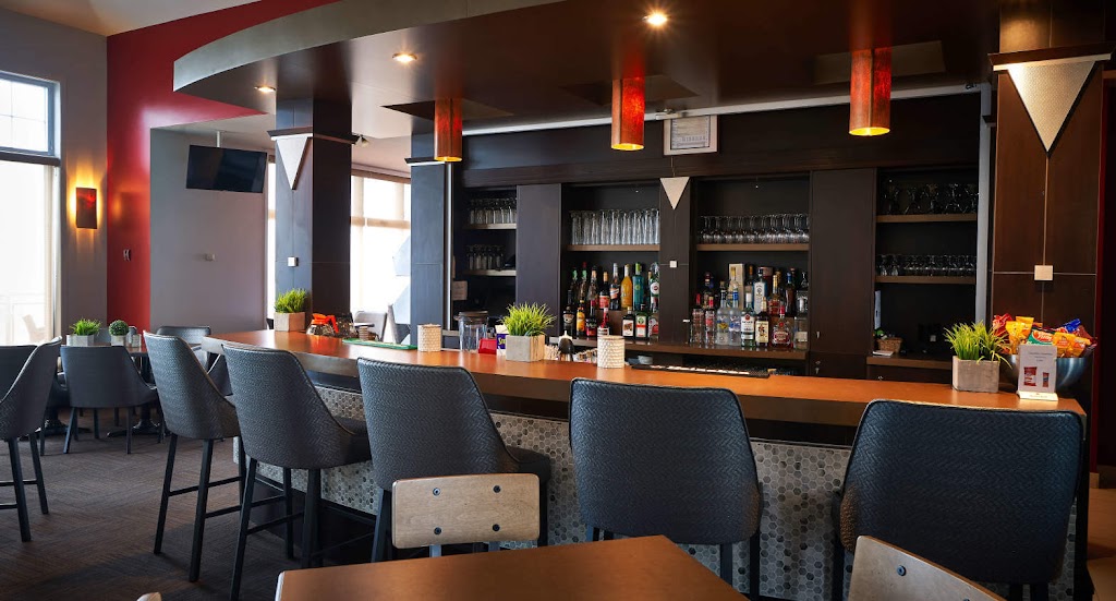 Café-bar-terrasse Le Mirador de lAuberge de la Pointe | 10 Bd Cartier, Rivière-du-Loup, QC G5R 6A1, Canada | Phone: (800) 463-1222