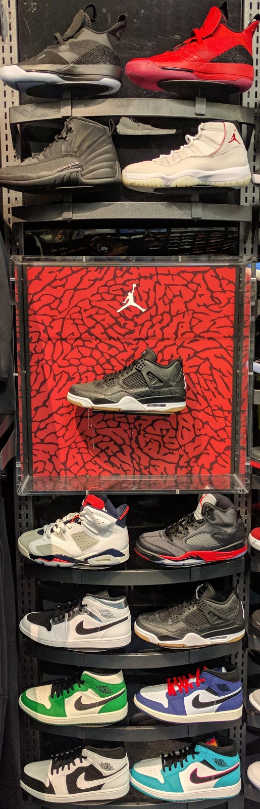 Foot Locker | 500 Rexdale Blvd, Etobicoke, ON M9W 6K5, Canada | Phone: (416) 674-0891