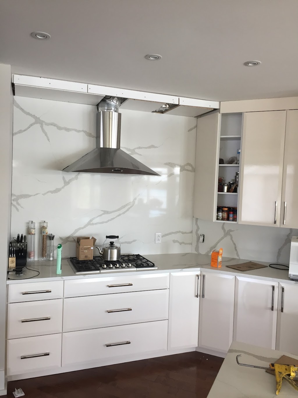 Quebec Kitchens | 320 Rue Ness, Saint-Laurent, QC H4T 0A9, Canada | Phone: (514) 335-9871