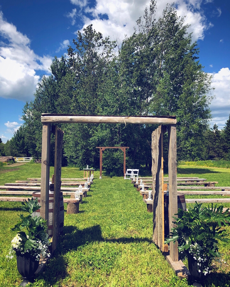 The Red Barn | 2215 QC-222, Saint-Denis-de-Brompton, QC J0B 2P0, Canada | Phone: (819) 679-3394
