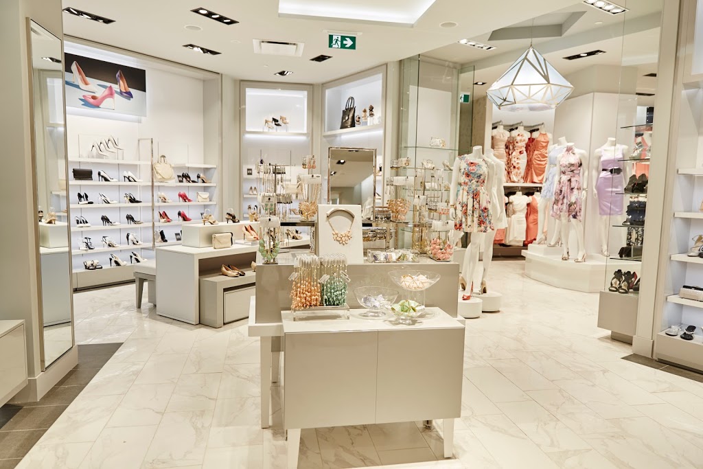 LE CHÂTEAU | 300 Borough Dr, Scarborough, ON M1P 4P5, Canada | Phone: (416) 296-3434