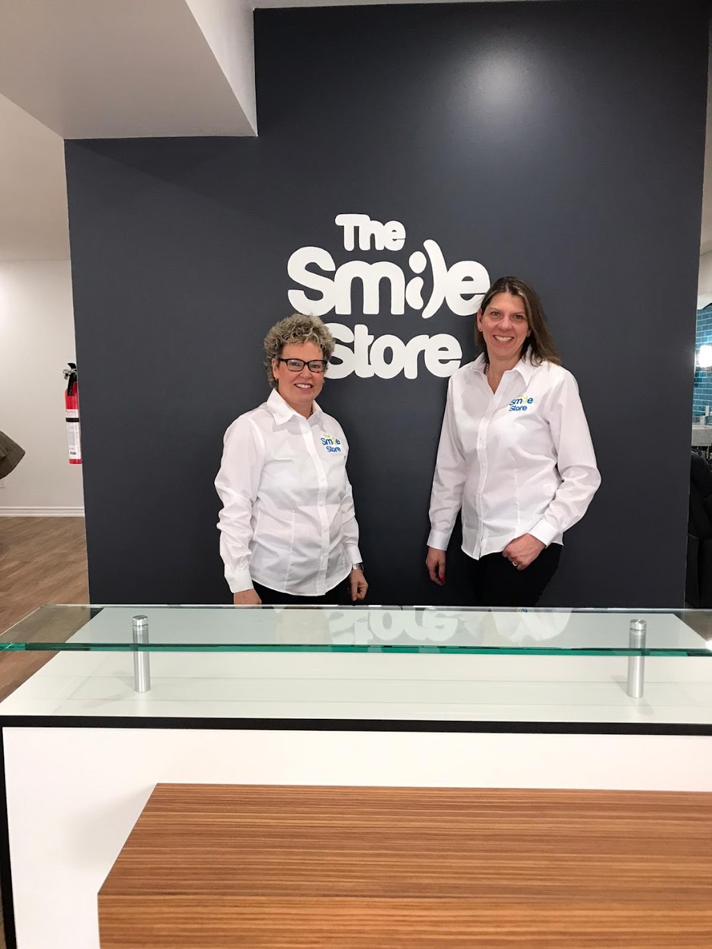The Smile Store | 500 Brant St, Burlington, ON L7R 2G4, Canada | Phone: (905) 632-7374