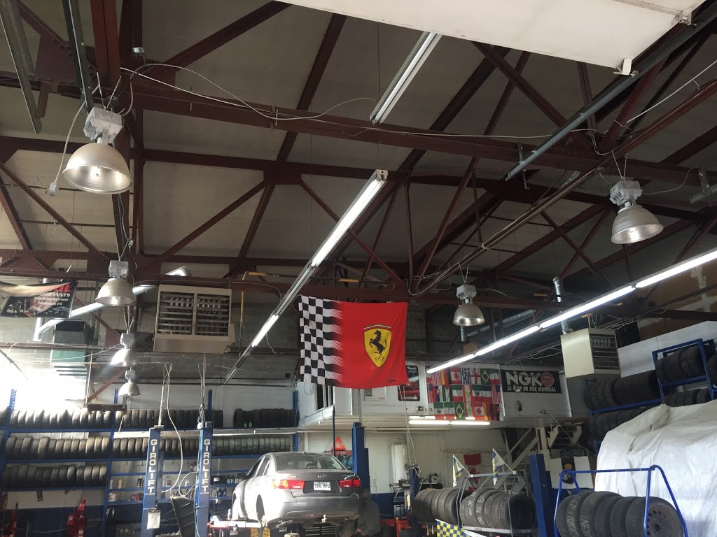 Maxautos | 2380 Boulevard Marcel-Laurin, Montréal, QC H4R 1K2, Canada | Phone: (514) 332-0615