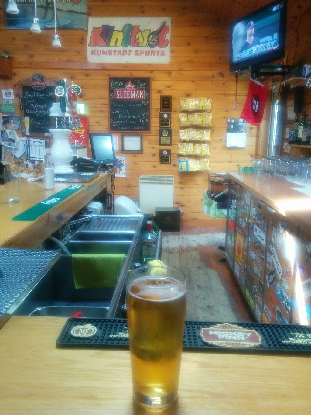 Pub McVey | 324 Chemin de Lac Sainte-Marie, Lac-Sainte-Marie, QC J0X 1Z0, Canada | Phone: (819) 467-4935