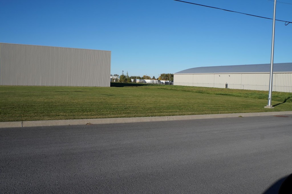 Tonte de Gazon Éric R Inc | 266 Rue Poupart, Napierville, QC J0J 1L0, Canada | Phone: (514) 266-7716