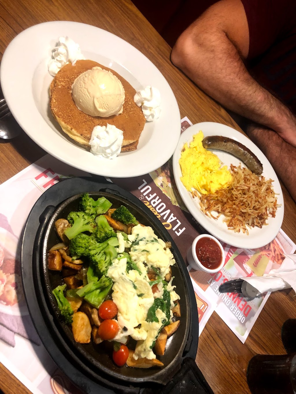 Dennys | 5092 Camp Rd, Hamburg, NY 14075, USA | Phone: (716) 646-3065