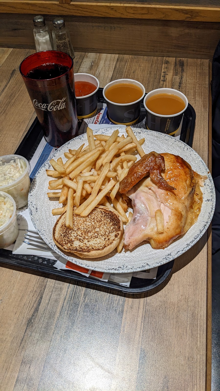 St-Hubert Express | 21 Bd de lAnse, Roberval, QC G8H 1Z1, Canada | Phone: (418) 275-5994