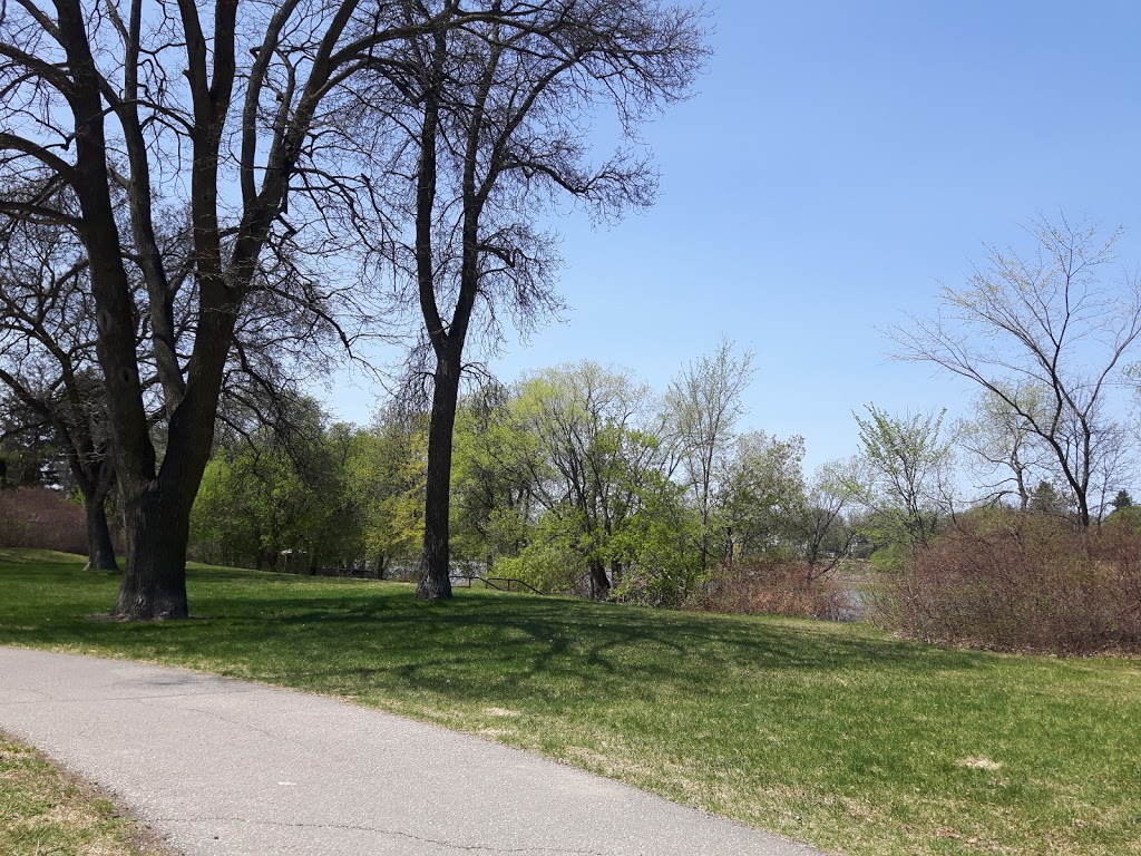 Elmwood Park | Glenelm, Winnipeg, MB R2K, Canada