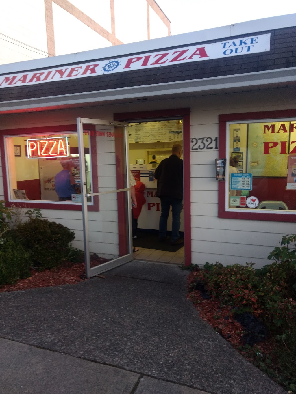 Mariner Pizza | 2321 James White Blvd, Sidney, BC V8L 3Y2, Canada | Phone: (250) 656-9606