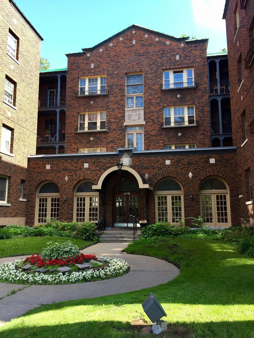 Casco | 4095 Ch. de la Côte-des-Neiges, Montréal, QC H3H 1W9, Canada | Phone: (514) 932-5733