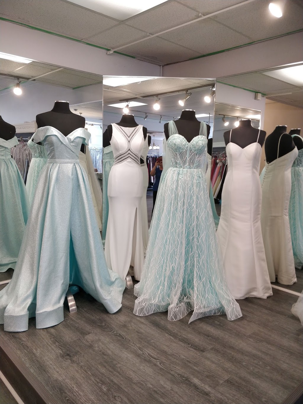 His & Hers Wear & Bridal | 828 Ottawa St, Windsor, ON N8X 2C7, Canada | Phone: (519) 977-0478