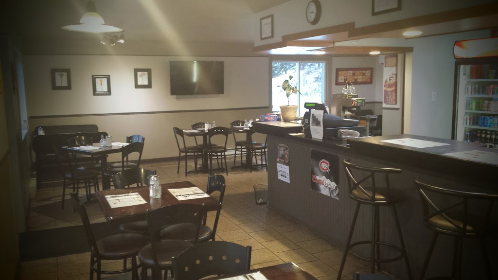Restaurant Carrefour Du Roy | 877 QC-309, Lac-des-Îles, QC J0W 1J0, Canada | Phone: (819) 597-2406