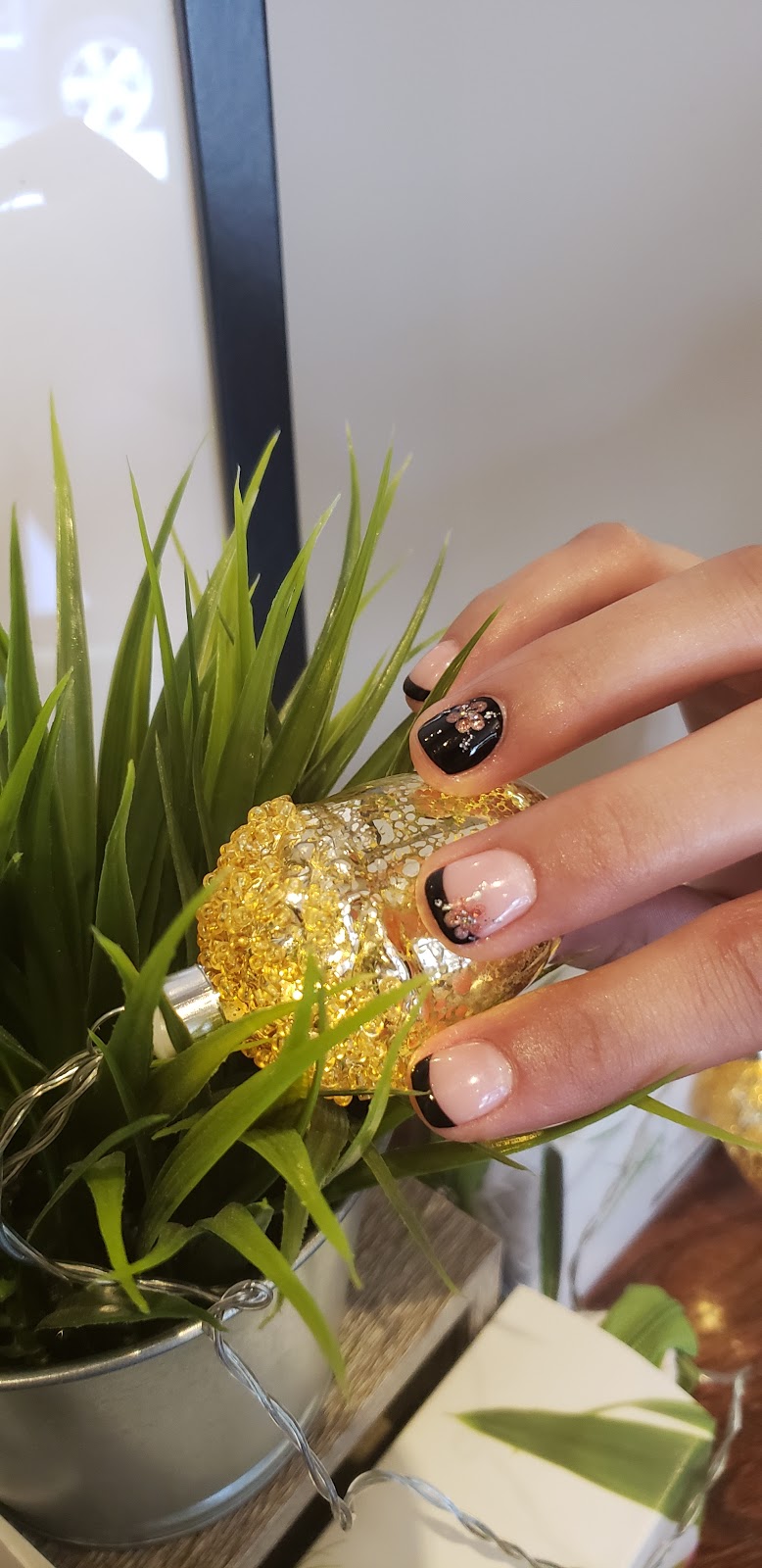 Lux Salon and Spa | 6 McKenzie St, Tillsonburg, ON N4G 2E6, Canada | Phone: (519) 688-1113