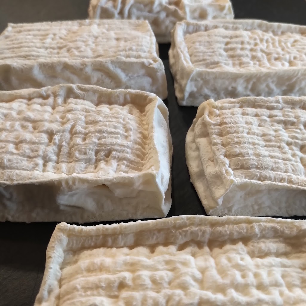 Yannick Fromagerie Blainville | 1471 Bd Michèle-Bohec Local 103, Blainville, QC J7C 5L4, Canada | Phone: (450) 419-9888